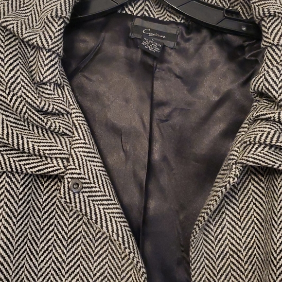 Cropped Coat - Picture 2 of 3